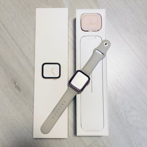 Apple Watch series 4, 44mm  (alu) Rose Gold