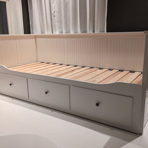 Ikea Hemnes dagseng, med uttrekkbar del