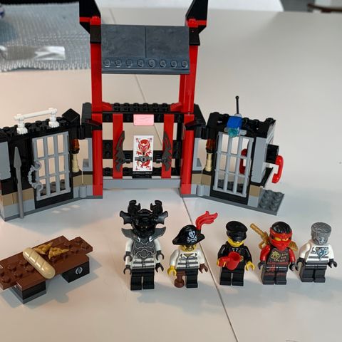 Lego Ninjago 70591-Flukten fra Kryptarium-fengselet