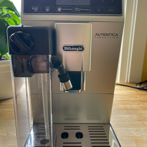 Kaffemaskin DeLonghi Autentica Cappuccino med melkeskummer