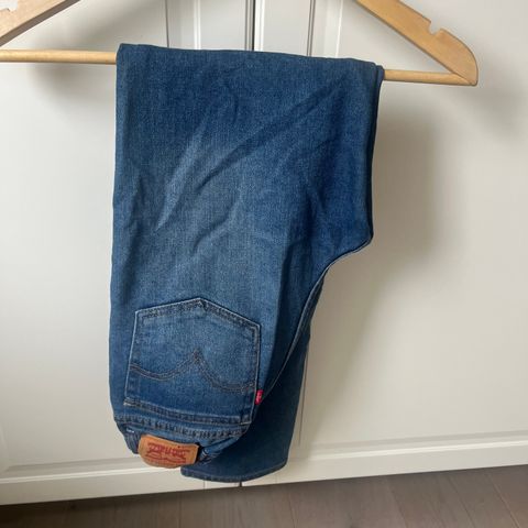 Levi’s jeans 320