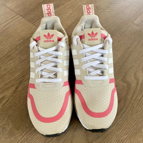 Adidas joggesko i beige og rosa - Str. 38