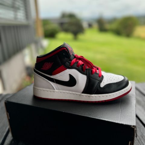 Air Jordan 1 MID