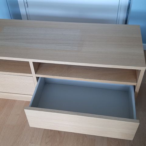 IKEA tv benk. Gratis mot henting