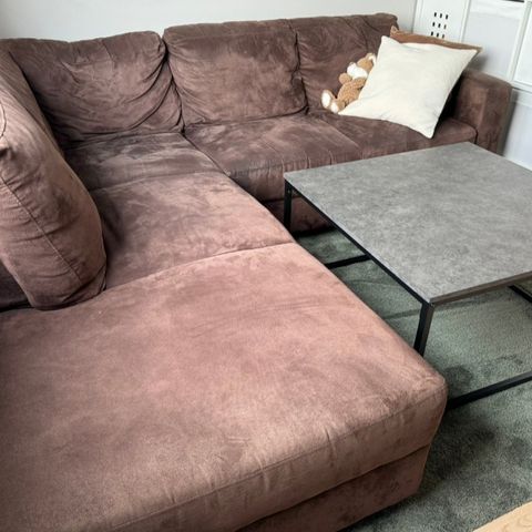 Praktisk sofa (med sjeselong) (renses før salg)-kan leveres