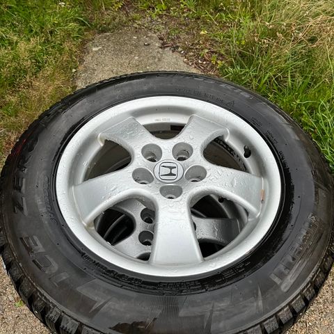 Piggdekk Pirelli ice zero 215/65/R16