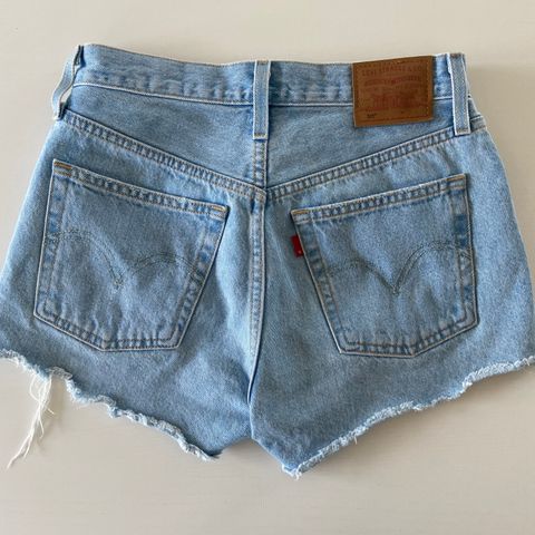 Levi’s shorts 501. Lys blå. Str 25.