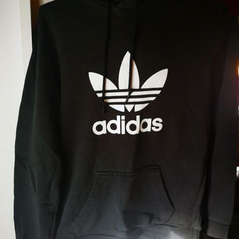 Adidas hettegenser