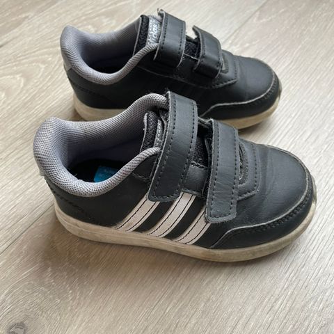 Adidas sko str 24