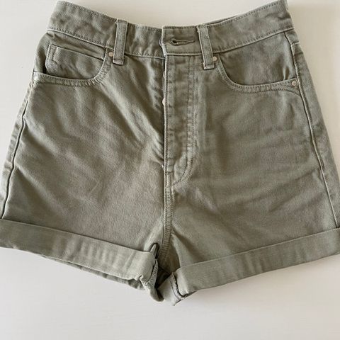 Shorts denim, kaki farge. Fra Zara