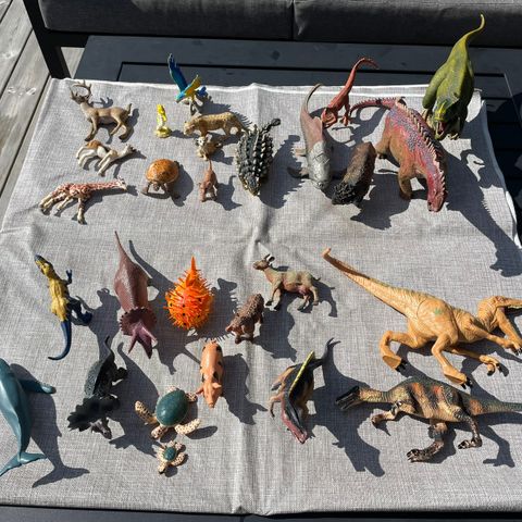 Dyr/Dinosaur figurer selges!