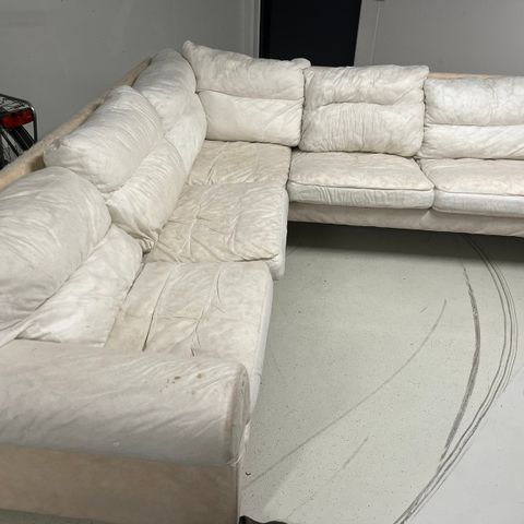 Godt brukt IKEA sofa selges billig (uten putetrekk)