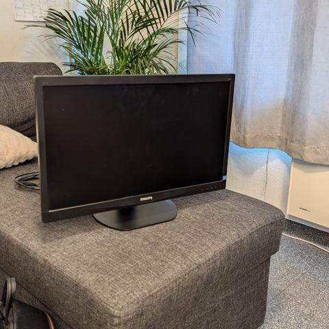 24" LCD-skjerm