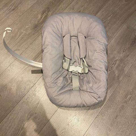 Stokke Tripp Trapp newborn set/nyfødt del med stang til leke