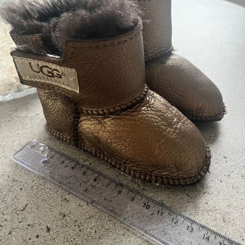 Baby ugg