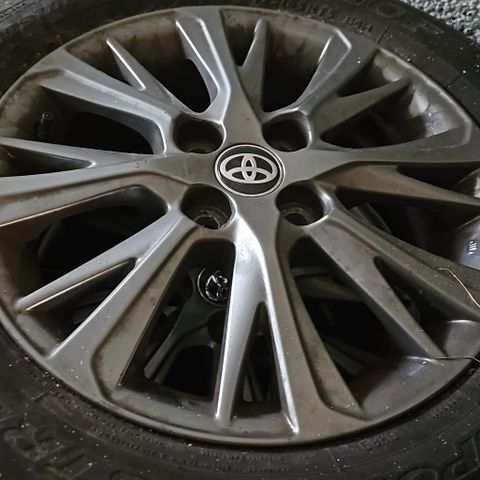 15" Toyota felger med sommerdekk