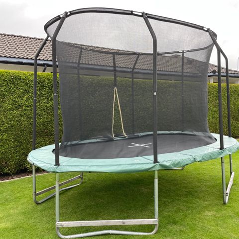 Brukt trampoline gis bort