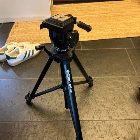 Velbon DV-48 tripod