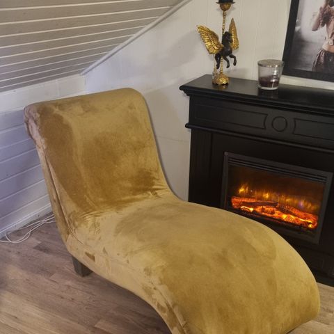 RESERVERT! Lekker okerfarget chaise lounge i velour