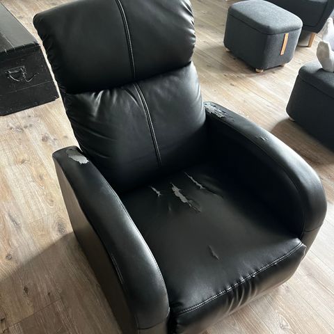 2x stressless, 300kr per stol.