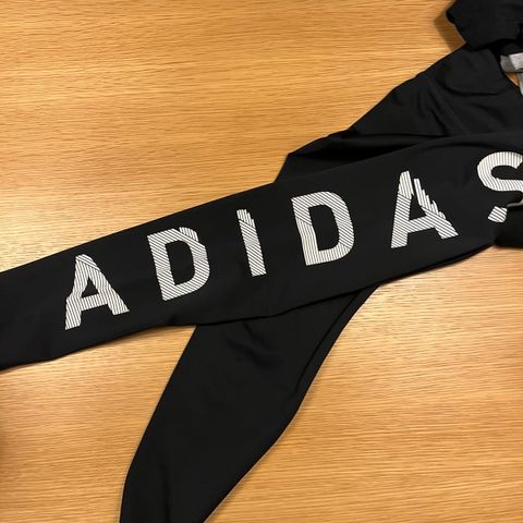 Adidas tights str 152 11-12 år