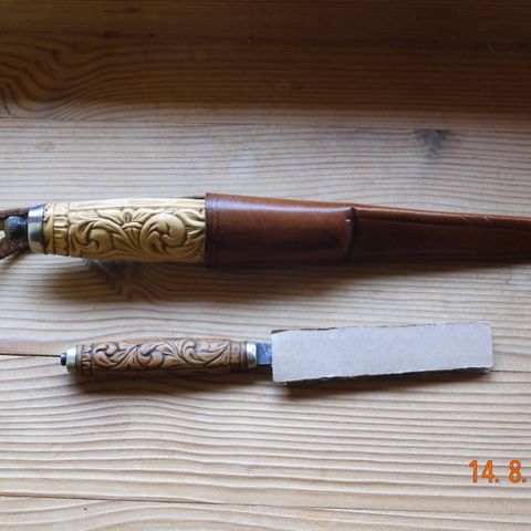 Magnus Hansen kniver selges.