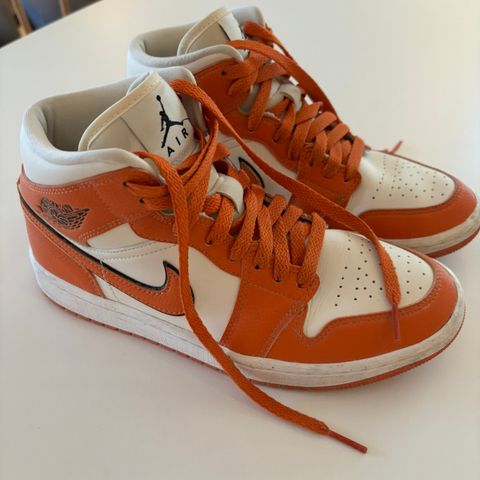 Nike Air Jordan mid white/orange str 38.5