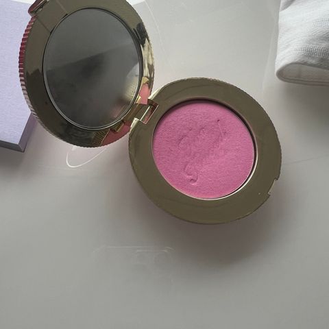 Too Faced Candy Clouds blurring blush