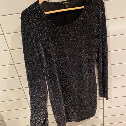 Glitterkjole fra Monki, M