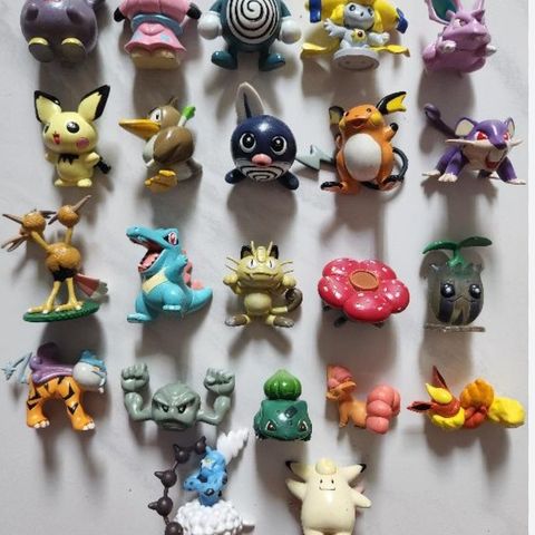 Pokemon vintage figurer ønskes kjøpt 💚