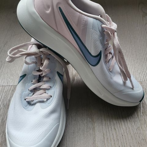 Nye nike str 35,5