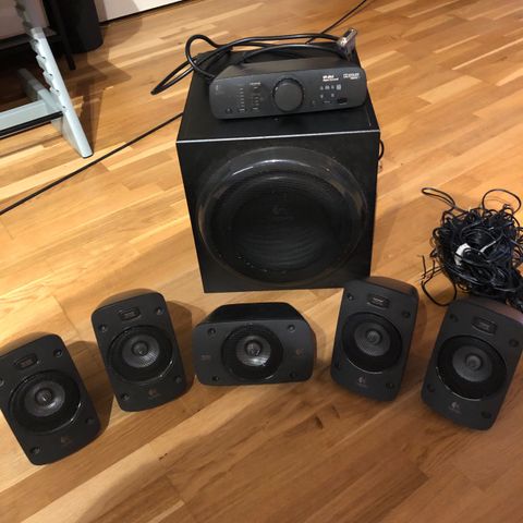 Surround sound speakers Z906