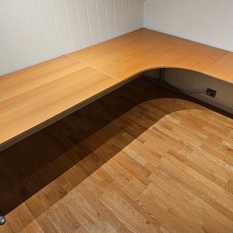 Ikea skrivebord hjørne