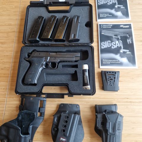 Sig Sauer P226 S 9mm, pent brukt m/4mags og 3 hylster.