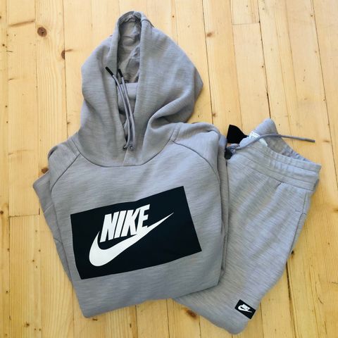 Nike Joggedress  (Bukse Og Genser)