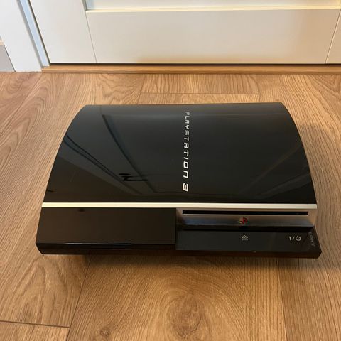 PlayStation 3 med spill og utstyr