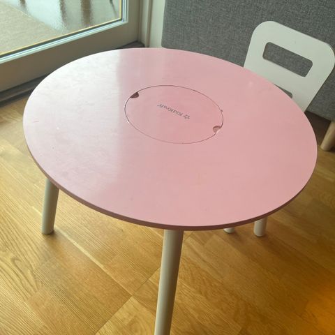 Tegnebord med stol fra Kidkraft