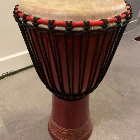 Djembe-tromme selges rimelig!