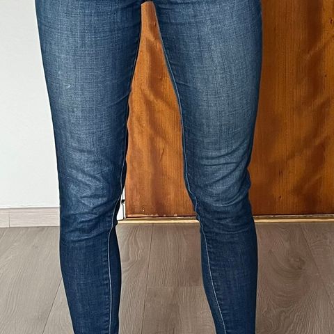 Levis Mile high super skinny str 27