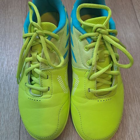 ADIDAS  SALA Fotballsko  Str 36.