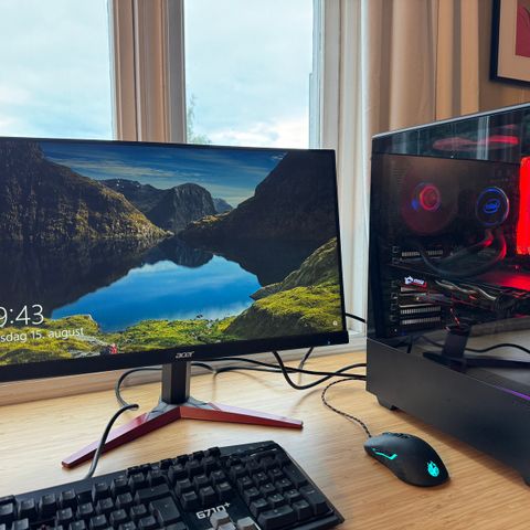 Strøken Komplett gaming pc med skjerm! I7 8086K, GTX1080, 16GB ram, 1Tb ssd.