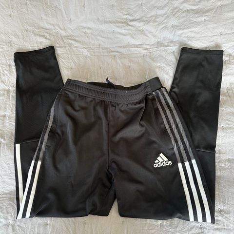 Adidas treningsbukse str 164