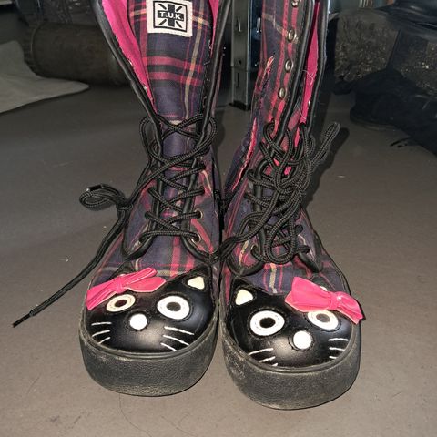 RESERVERT TIL MANDAG.  TUK - Kjempesøte boots med Hello Kitty detaljer. 39