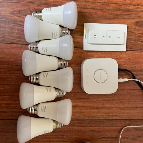 Philips Hue Startpakke - 9 smarte lyspærer, Hub og Fjernkontroll