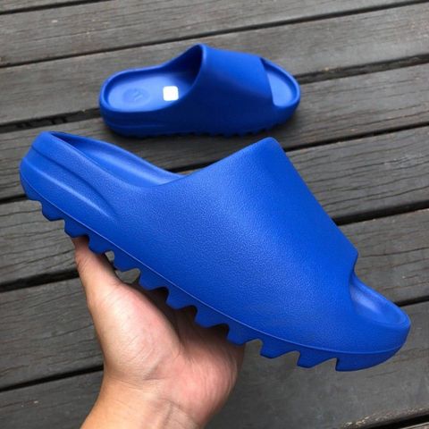 Yeezy Slide Azure 44 1/2 - Helt Ny!