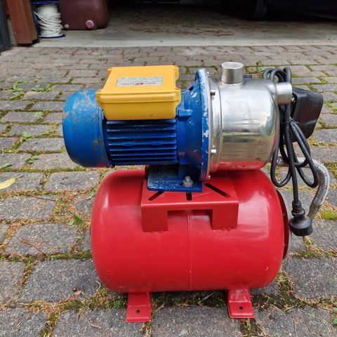 3 stk Biltema vannpumper/pumpeautomater