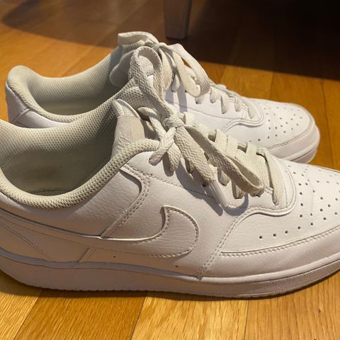 Nike sko hvit str 43