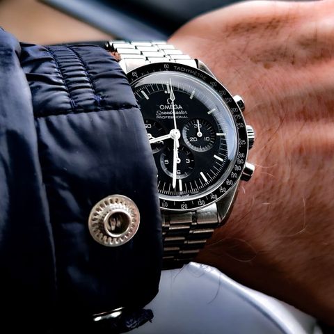 Omega Speedmaster  Moonwatch Professional