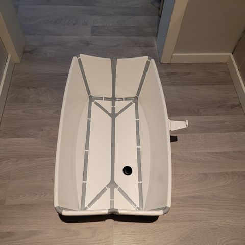 Pent brukt Stokke Flexi bath selges