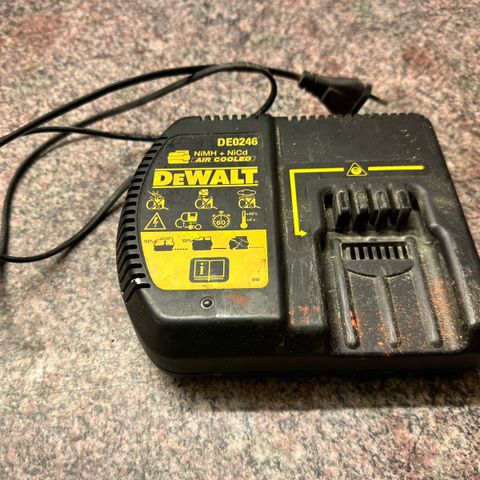 DeWalt DE0246 24V luftkjølt lader 🔋